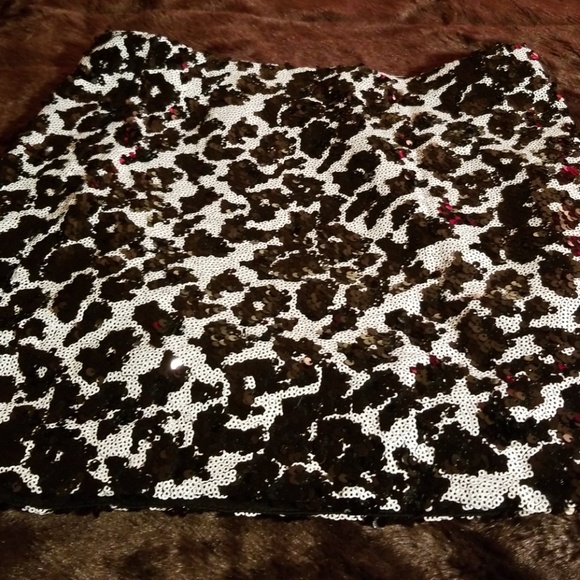 GUESS sequined mini skirt - Picture 2 of 4